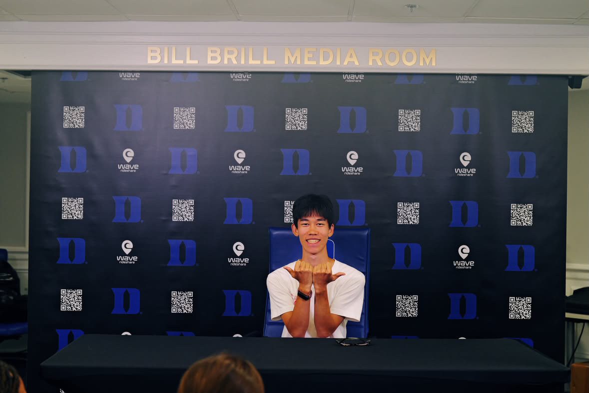 Tenne speaking at a media forum