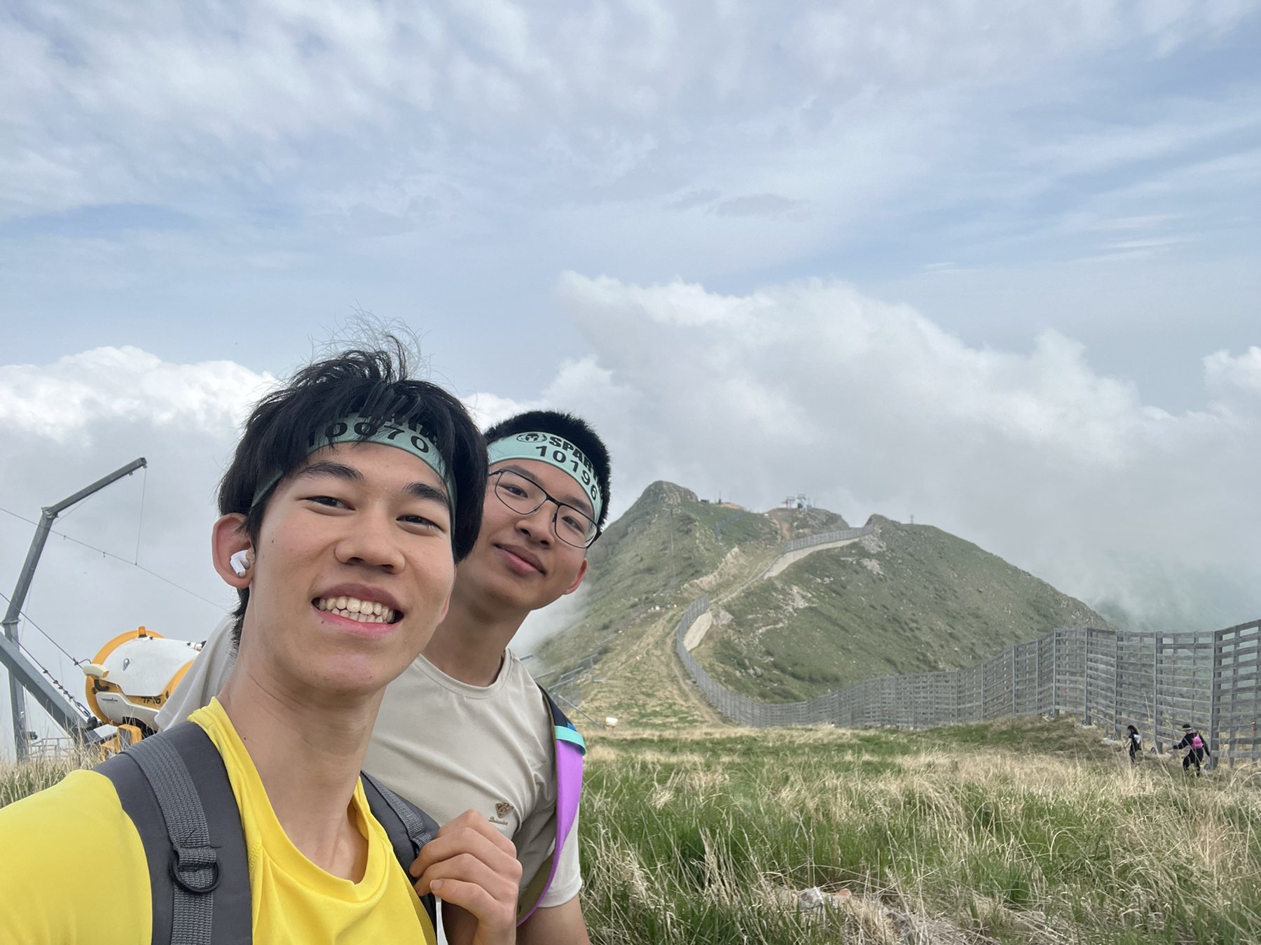 Tenne hiking in the mountains with a friend