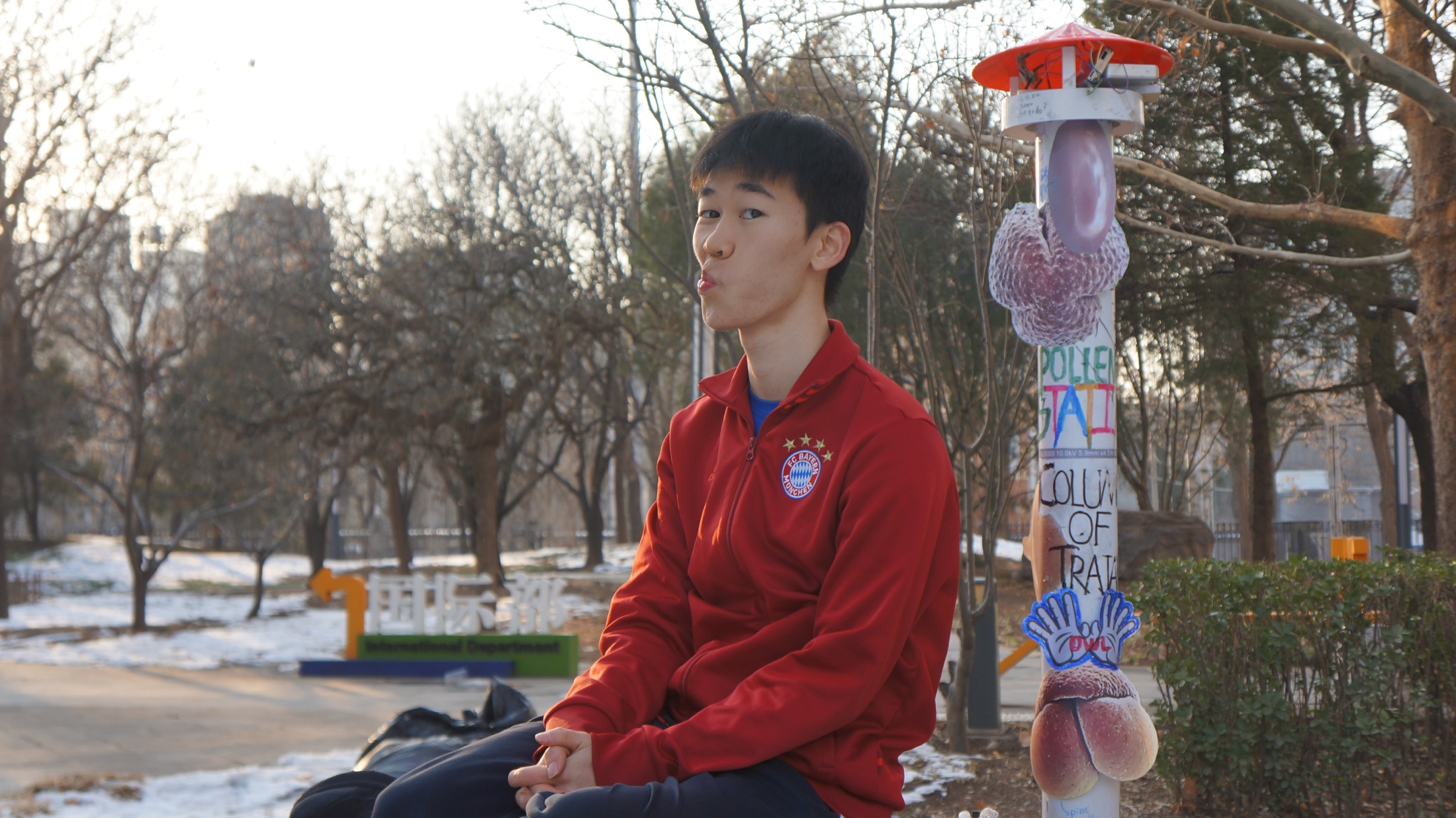 Tenne beside an early pollen station prototype